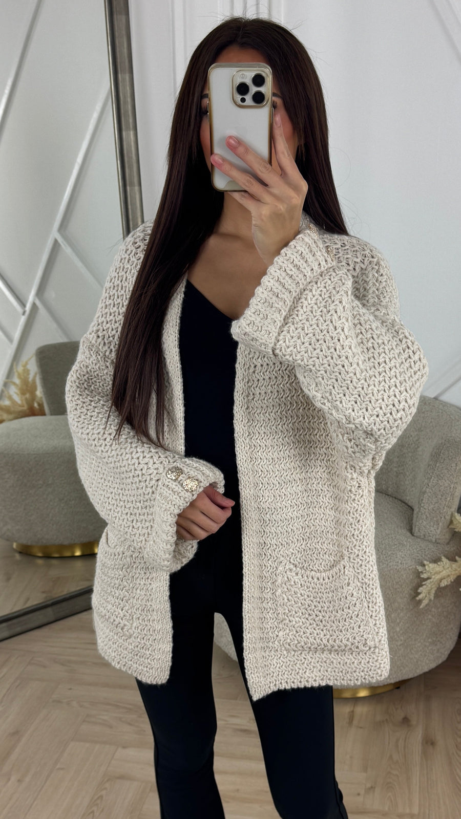 Chunky Knit Cardigan mit Goldknöpfen