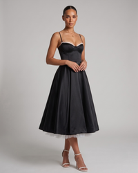 Ausgestelltes Abendkleid